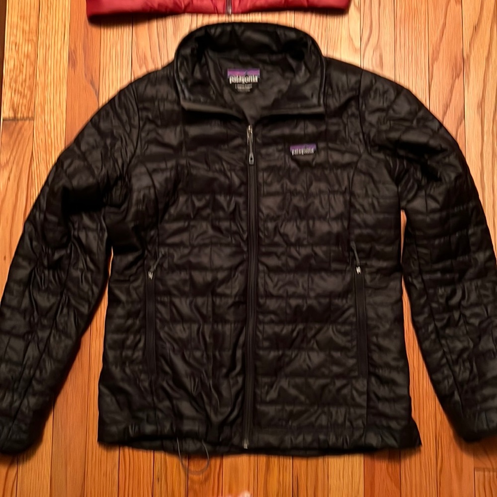 Patagonia women’s Nano Puff zip up jacket size Large and color is Black